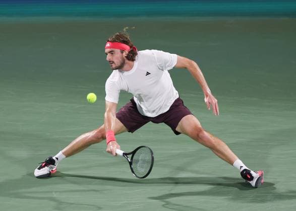Stefanos Tsitsipas, extreme Fussstellung, Dubai Duty Free Tennis Championships, Dubai, U.A.E. Copyright: xJuergenxHasenkopfx