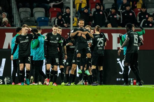 2. Fussball Bundesliga; Fortuna Düsseldorf 1895 - SpVgg Greuther Fürth; 28.02.2025 Jubel zum 1:2 durch Julian Green (SpVgg Greuther Fürth, 37) nach Elfmeter 2. Fussball Bundesliga, Fortuna Düsseldorf 1895 - SpVgg Greuther Fürth, Düsseldorf, Merkur Spiel-Arena am 28.02.2025 DFL REGULATIONS PROHIBIT ANY USE OF PHOTOGRAPHS AS IMAGE SEQUENCES AND OR QUASI-VIDEO.
