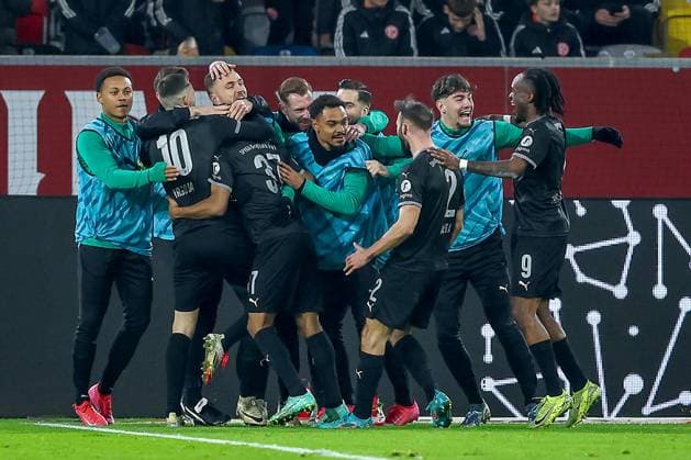 28.02.2025, Fußball, Fortuna Düsseldorf - SpVgg Greuther Fürth, 2.. Fußball Bundesliga, 24. Spieltag, Merkur Spiel-Arena, Saison 2024 2025: Torjubel nach dem 2:1 durch Elfmeter Julian Green (Greuther Fürth 37) DFB regulations prohibit any use of photographs as image sequences and or quasi-video. Nordrhein-Westfalen Deutschland