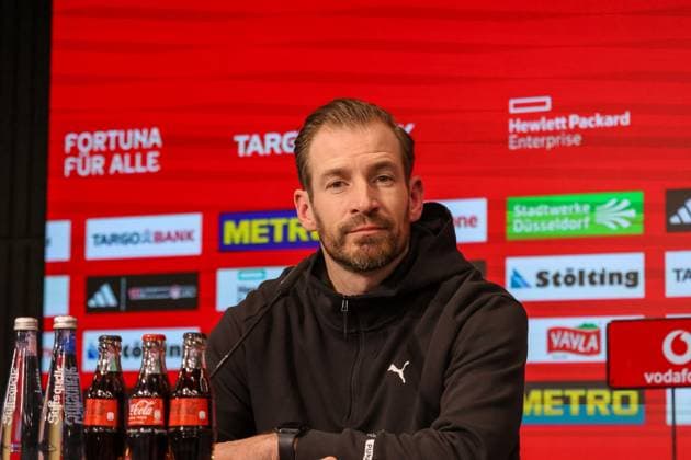 28.02.2025, xfanx, Fussball 2.Bundesliga, Fortuna Duesseldorf - SpVgg Greuther Fuerth v.l. Cheftrainer Jan Siewert (Greuther Fürth) bei der Pressekonferenz (DFL DFB REGULATIONS PROHIBIT ANY USE OF PHOTOGRAPHS as IMAGE SEQUENCES and or QUASI-VIDEO) Duesseldorf