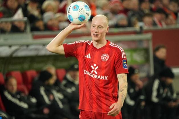 Fussball, 2.BL Saison 2024 2025 Fortuna Düsseldorf vs SpVgg Greuther Fürth ,28.02.2025 Merkur- Spiel-Arena Düsseldorf , Valgeir Lunddal Fridriksson Fortuna Düsseldorf, Aktion, Einzelbild,