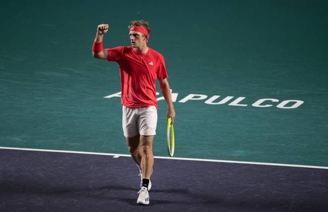 (250301) -- ACAPULCO, March 1, 2025 -- Alejandro Davidovich Fokina of Spain reacts during the singles semifinal match against Denis Shapovalov of Canada at the 2025 ATP, Tennis Herren Mexican Open tennis tournament in Acapulco, Mexico, Feb. 28, 2025. ) (SP)MEXICO-ACAPULCO-TENNIS-ATP-MEXICAN OPEN-SINGLES-SEMIFINAL LixMengxin 