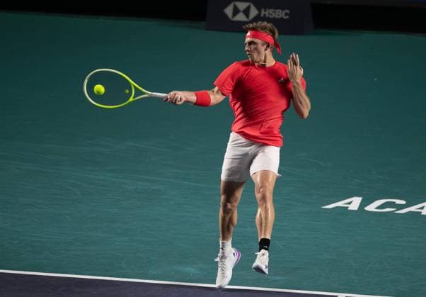 (250301) -- ACAPULCO, March 1, 2025 -- Alejandro Davidovich Fokina of Spain hits a return during the singles semifinal match against Denis Shapovalov of Canada at the 2025 ATP, Tennis Herren Mexican Open tennis tournament in Acapulco, Mexico, Feb. 28, 2025. ) (SP)MEXICO-ACAPULCO-TENNIS-ATP-MEXICAN OPEN-SINGLES-SEMIFINAL LixMengxin 