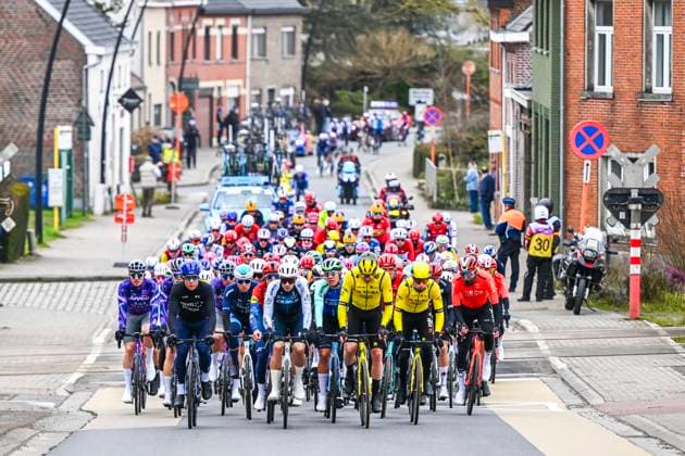 Omloop Het Nieuwsblad 2025 Cycling Race Ninove, Belgium - March 01 : Illustration picture of the peloton during the Men Elite UCI World Tour 80th Flanders Classics Omloop Het Nieuwsblad cycling race of 197 kms with start in Ghent and finish in Ninove on March 1, 2025 in Ninove, Belgium, 1 03 2025 ( Motordriver Kenny Verfaillie - Ninove Belgium  Copyright: xVincentxKalutx