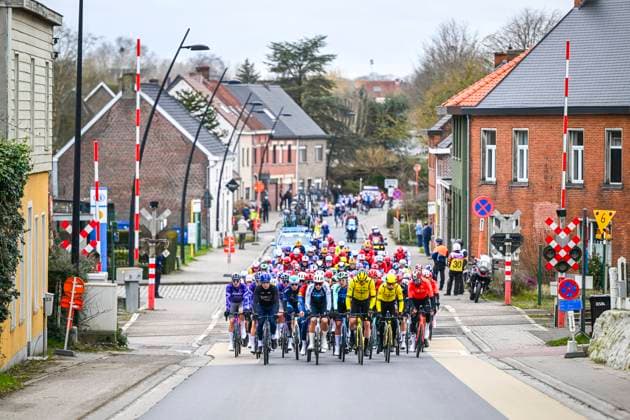 Bilder des Jahres 2025, Sport 03 März Sport Themen der Woche KW09 Omloop Het Nieuwsblad 2025 Cycling Race Ninove, Belgium - March 01 : Illustration picture of the peloton during the Men Elite UCI World Tour 80th Flanders Classics Omloop Het Nieuwsblad cycling race of 197 kms with start in Ghent and finish in Ninove on March 1, 2025 in Ninove, Belgium, 1 03 2025 ( Motordriver Kenny Verfaillie - Ninove Belgium  Copyright: xVincentxKalutx