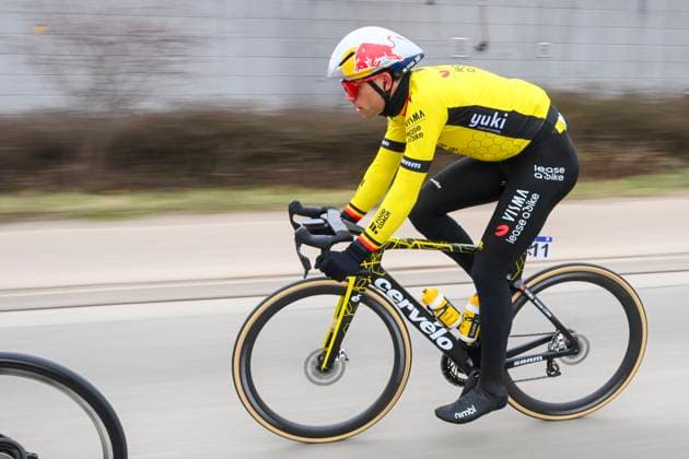 Omloop Het Nieuwsblad 2025 Cycling Race Ninove, Belgium - March 01 : Van Aert Wout (BEL) of Team Visma Lease A Bike in action during the Men Elite UCI World Tour 80th Flanders Classics Omloop Het Nieuwsblad cycling race of 197 kms with start in Ghent and finish in Ninove on March 1, 2025 in Ninove, Belgium, 1 03 2025 ( Motordriver Kenny Verfaillie - Ninove Belgium  Copyright: xVincentxKalutx