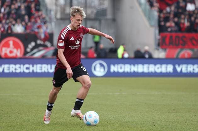 Tim Janisch (1FC Nuernberg 32), 1. FC Nuernberg vs. Hannover 96, Fussball, 2. Bundesliga, 24. Spieltag, 01.03.2025 DFB regulations prohibit any use of photographs as image sequences and or quasi-video Nuernberg Bayern Deutschland
