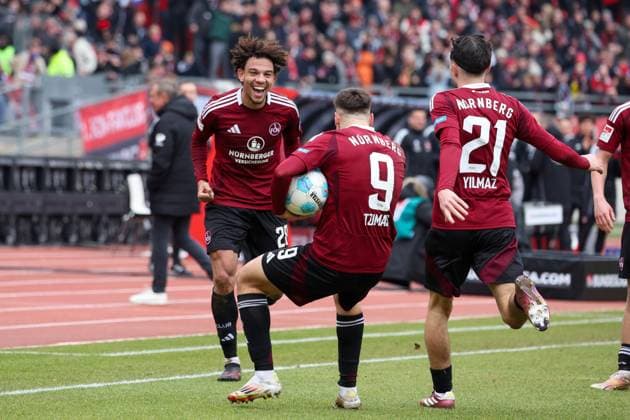 Torjubel von Janis Antiste 28 (1.FC Nuernberg), Stefanos Tzimas 9 (1.FC Nuernberg), Berkay Yilmaz 21 (1.FC Nuernberg) zum 1:0 1. FC Nuernberg vs. Hannover 96, Fussball, 2. Bundesliga, 24. Spieltag, 01.03.2025 DFB regulations prohibit any use of photographs as image sequences and or quasi-video Nuernberg Bayern Deutschland