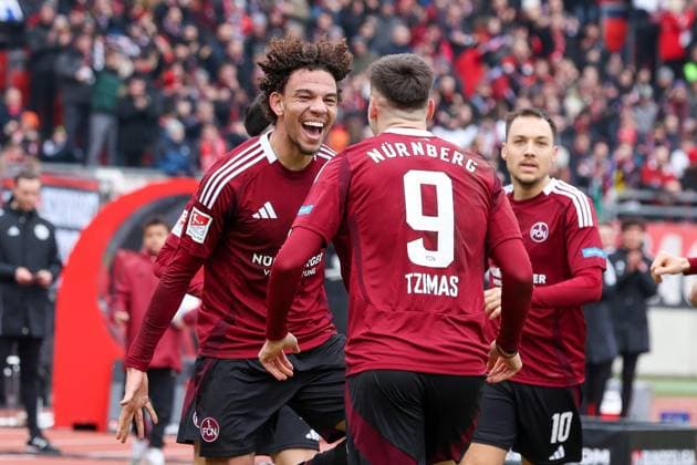 Torjubel von Janis Antiste 28 (1.FC Nuernberg), Stefanos Tzimas 9 (1.FC Nuernberg) zum 1:0 1. FC Nuernberg vs. Hannover 96, Fussball, 2. Bundesliga, 24. Spieltag, 01.03.2025 DFB regulations prohibit any use of photographs as image sequences and or quasi-video Nuernberg Bayern Deutschland