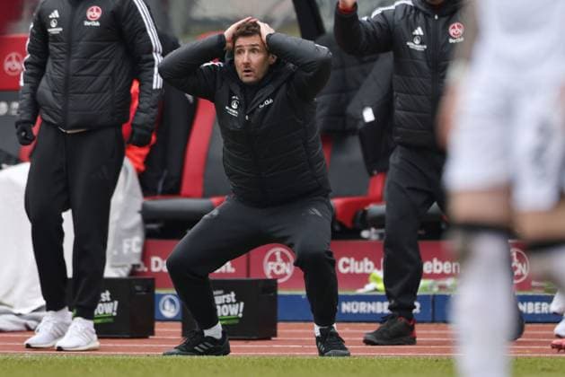 Miroslav Klose, FCN, in der 80. Minute im Rückrundenspiel der Saison 2024 2025 zwischen dem 1. FC Nürnberg und Hannover 96 in Nürnberg; 01 03 2025 -