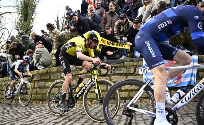 Belgian Tiesj Benoot of Team Visma-Lease a Bike on the Muur of Geraardsbergen during the men s one-day cycling race Omloop Het Nieuwsblad (UCI World Tour), 197 km from Gent to Ninove, Saturday 01 March 2025. JASPERxJACOBS  x113849001x