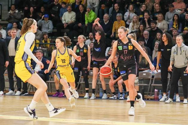 GABIJA MEÅ KONYTÄ– (Saarlouis Royals 17) mit dem Ball,DBBL-Pokal , 01.03.2025, Alba Damen vs Saarlouis Royals, Halbfinale Berlin Berlin Deutschland Copyright: xFootbowl ThomasxSobotzkix
