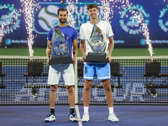 L-R. Sieger Yuki Bhambri und Alexei Popyrin mit dem Pokal, Trophäe, Herren Doppel, Men s Doubles, Siegerehrung, PresentationDubai Duty Free Tennis Championships, Dubai, U.A.E. Tennis - Dubai Tennis Championships 2025 - ATP, Tennis Herren 500 - Dubai Duty Free Tennis Stadium - Dubai - - United Arab Emirates - 1 March 2025. Copyright: xJuergenxHasenkopfx