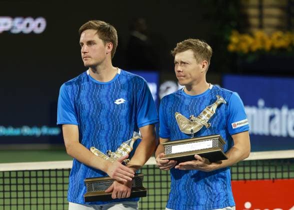 R-L.. Finalisten Harri Heliovaara und Henry Patten, Herren Doppel, Men s Doubles, Siegerehrung, PresentationDubai Duty Free Tennis Championships, Dubai, U.A.E. Copyright: xJuergenxHasenkopfx