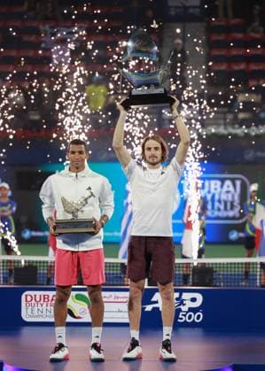 L-R. Finalist Felix Auger-Aliassime und Sieger Stefanos Tsitsipas mit dem Pokal, Trophäe, Siegerehrung, Presentation, Dubai Duty Free Tennis Championships, Dubai, U.A.E. Tennis - Dubai Tennis Championships 2024 - ATP, Tennis Herren - Dubai Duty Free Tennis Stadium - Dubai - - United Arab Emirates - 1 March 2025. Copyright: xJuergenxHasenkopfx