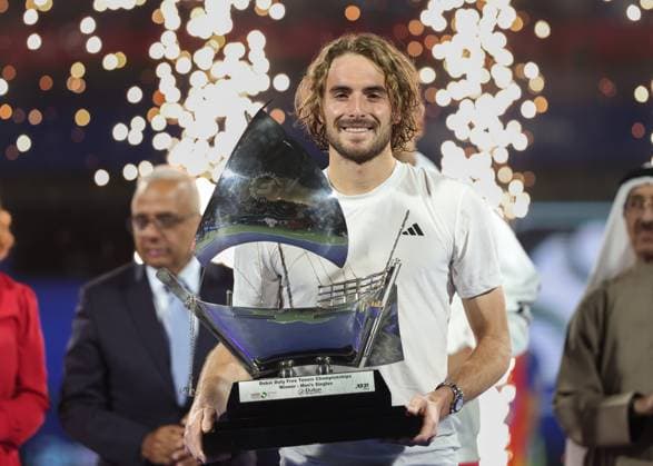 Bilder des Jahres 2025, Sport 03 März Sport Themen der Woche KW09 Sport Bilder des Tages Stefanos Tsitsipas, mit dem Pokal, Trophäe, Siegerehrung, Presentation, Dubai Duty Free Tennis Championships, Dubai, U.A.E. Tennis - Dubai Tennis Championships 2024 - ATP, Tennis Herren - Dubai Duty Free Tennis Stadium - Dubai - - United Arab Emirates - 1 March 2025. *** Stefanos Tsitsipas, with the cup, trophy, award ceremony, presentation, Dubai Duty Free Tennis Championships, Dubai, U A E Tennis Dubai Tennis Championships 2024 ATP Dubai Duty Free Tennis Stadium Dubai United Arab Emirates 1 March 2025 Copyright: xJuergenxHasenkopfx