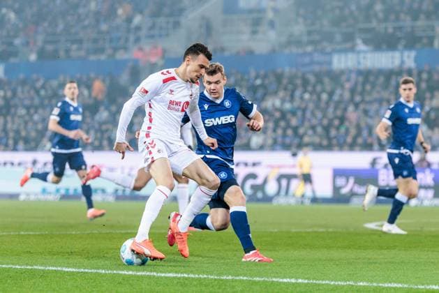 2. Fussball Bundesliga, Karlsruher SC - 1. FC Köln; 01.03.2025 Zweikampf Dejan Ljubicic (1. FC Köln, 7), Lasse Günther (Karlsruher SC, 29) 2. Fussball Bundesliga, Karlsruher SC - 1. FC Köln, Karlsruhe, BBBank Wildpark am 01.03.2025 DFL REGULATIONS PROHIBIT ANY USE OF PHOTOGRAPHS AS IMAGE SEQUENCES AND OR QUASI-VIDEO.