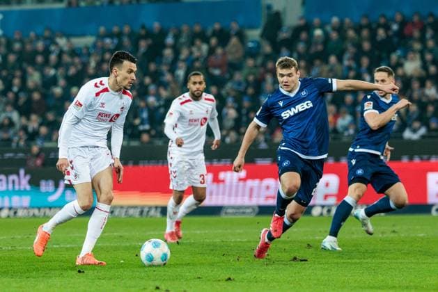 2. Fussball Bundesliga, Karlsruher SC - 1. FC Köln; 01.03.2025 Zweikampf Dejan Ljubicic (1. FC Köln, 7), Lasse Günther (Karlsruher SC, 29) 2. Fussball Bundesliga, Karlsruher SC - 1. FC Köln, Karlsruhe, BBBank Wildpark am 01.03.2025 DFL REGULATIONS PROHIBIT ANY USE OF PHOTOGRAPHS AS IMAGE SEQUENCES AND OR QUASI-VIDEO.