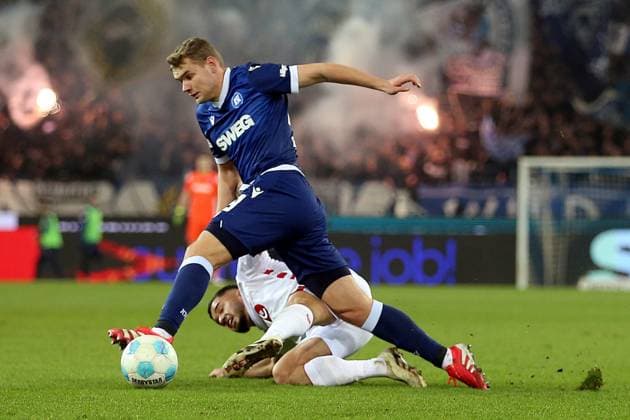 01.03.2025, xrekx, Fussball 2.Bundesliga, Karlsruher SC - 1.FC Köln v.l. Jusuf Gazibegovic (1.FC Koeln) Lasse Günther Guenther (Karlsruher SC) Zweikampf, Aktion, action, battle for the ball (DFL DFB REGULATIONS PROHIBIT ANY USE OF PHOTOGRAPHS as IMAGE SEQUENCES and or QUASI-VIDEO) Karlsruhe