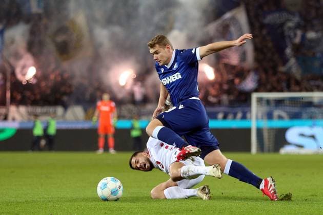 01.03.2025, xrekx, Fussball 2.Bundesliga, Karlsruher SC - 1.FC Köln v.l. Jusuf Gazibegovic (1.FC Koeln) Lasse Günther Guenther (Karlsruher SC) Zweikampf, Aktion, action, battle for the ball (DFL DFB REGULATIONS PROHIBIT ANY USE OF PHOTOGRAPHS as IMAGE SEQUENCES and or QUASI-VIDEO) Karlsruhe