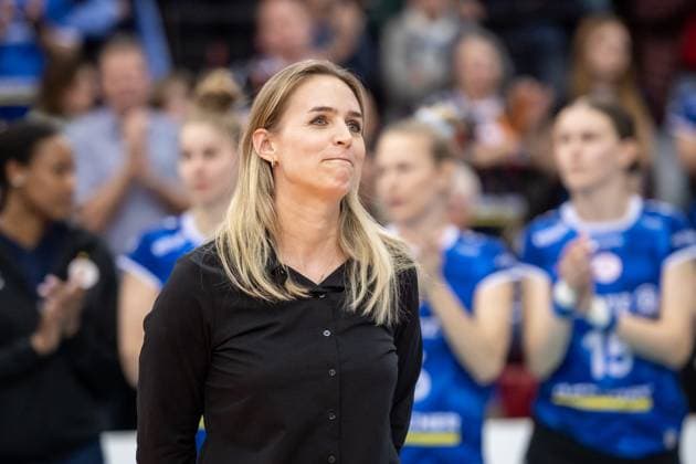 Kim Oszvald-Renkem bei Verabschiedung in Stuttgart GER, Allianz MTV Stuttgart - SC Potsdam, Volleyball Bundesliga, VBL, Spielzeit 2024 2025, 01.03.2025 GER, Allianz MTV Stuttgart - SC Potsdam, Volleyball Bundesliga, VBL, Spielzeit 2024 2025, 01.03.2025 Stuttgart Copyright: xSandyxDinkelackerx EP_SDR