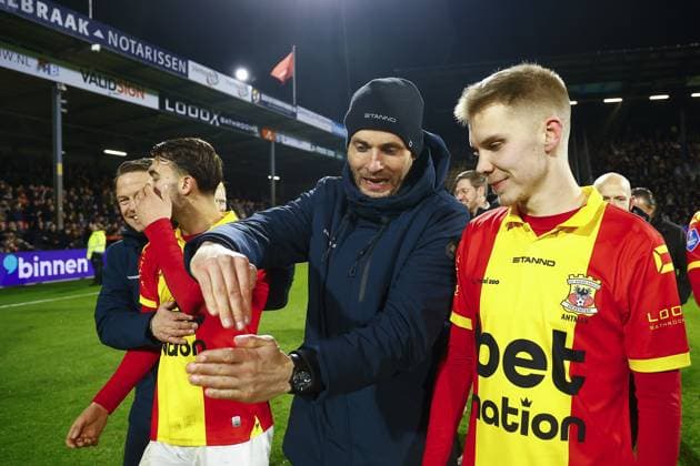 DEVENTER, Stadium De Adelaarshorst, 01-03-2025 , season 2024 2025 , Dutch Eredivisie. during the match Go Ahead Eagles - PSV, final result 3-2. GA Eagles trainer coach Paul Simonis GA Eagles player Oliver Antman Go Ahead Eagles - PSV  x28112391x Copyright: