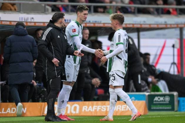 Fußball, 1. Bundesliga, 20250301, 1. FC Heidenheim 1846 - Borussia Mönchengladbach. Im Bild Auswechslung Wechsel, v.l. Tomas CVANCARA (31) kommt für Robin HACK (25) (Gladbach). Heidenheim Voit Arena Baden-Württemberg Deutschland Copyright: Passion2Press MarkusxFischerx