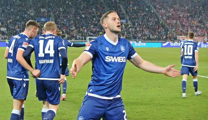 01.03.2025, xmohx, Fussball 2.Bundesliga, Karlsruher SC - 1.FC Köln v.l. Christoph Kobald (Karlsruhe) bejubelt das 1-0 (DFL DFB REGULATIONS PROHIBIT ANY USE OF PHOTOGRAPHS as IMAGE SEQUENCES and or QUASI-VIDEO) Karlsruhe