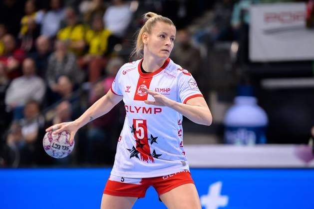 Handball: DHB-Pokal, Final4, Halbfinale - HB Ludwigsburg - Borussia Dortmund Antje Döll Doell (Ludwigsburg) Stuttgart Porsche Arena Baden-Württemberg Deutschland