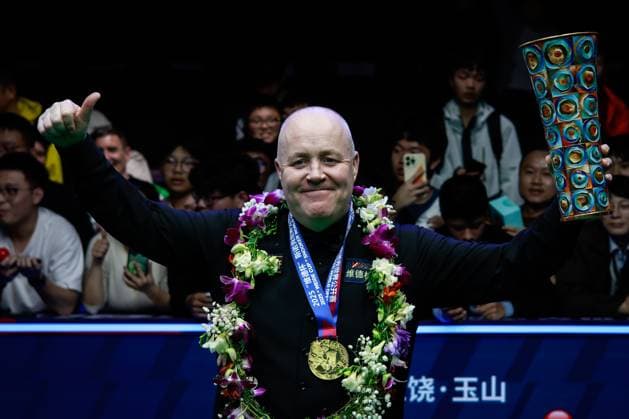 Bilder des Jahres 2025, Sport 03 März Sport Themen der Woche KW09 Sport Bilder des Tages SHANGRAO, CHINA - MARCH 01: John Higgins of Scotland poses with champion trophy after winning the Final match against Joe O Connor of England on day 7 of Weide Cup World Open 2025 at Yushan Centre on March 1, 2025 in Shangrao, Jiangxi Province of China.  Copyright: xTaixChengzhex 111551961339