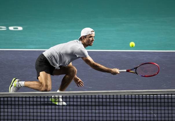 (250302) -- ACAPULCO, March 2, 2025 -- Tomas Machac hits a return during the singles final match between Tomas Machac of the Czech Republic and Alejandro Davidovich Fokina of Spain at the 2025 ATP, Tennis Herren Mexican Open tennis tournament in Acapulco, Mexico, March 1, 2025. ) (SP)MEXICO-ACAPULCO-TENNIS-ATP-MEXICAN OPEN-SINGLES-FINAL LixMengxin 