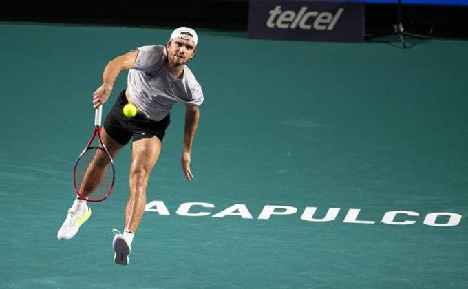 (250302) -- ACAPULCO, March 2, 2025 -- Tomas Machac serves during the singles final match between Tomas Machac of the Czech Republic and Alejandro Davidovich Fokina of Spain at the 2025 ATP, Tennis Herren Mexican Open tennis tournament in Acapulco, Mexico, March 1, 2025. ) (SP)MEXICO-ACAPULCO-TENNIS-ATP-MEXICAN OPEN-SINGLES-FINAL LixMengxin 