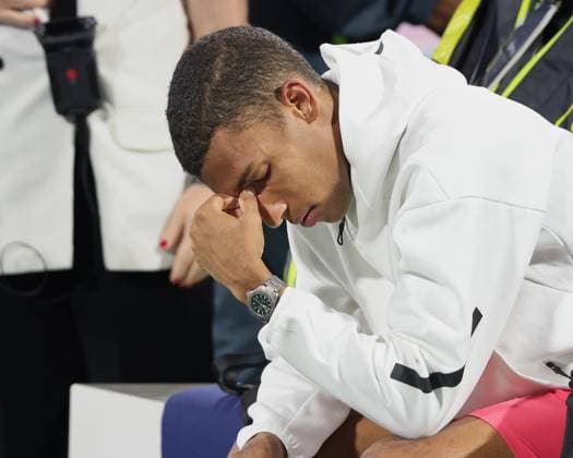 Sport Bilder des Tages Felix Auger-Aliassime sitzt auf der Bank nach der Niederlage, Endspiel,Final,Dubai Duty Free Tennis Championships, Dubai, U.A.E. Copyright: xJuergenxHasenkopfx