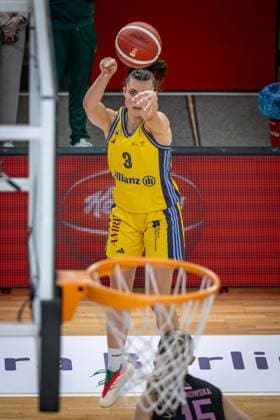 Basketball Berlin 01.03.2025 Saison 2024 2025 Pokal-TOP4 der Toyota Damen Basketball Bundesliga Halbfinale Saarlouis Royals - Alba Berlin Theresa Simon (Alba, No.03)
