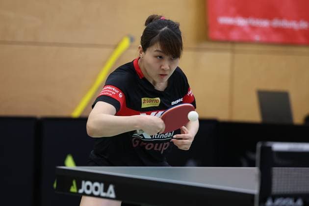 2025.03.01 Tischtennis Damen 1. Bundesliga TSV 1909 Langstadt - TTC 1946 Weinheim v.l., Weishan Liu (TTC 1946 Weinheim Tischtennis Damen 1.Bundesliga) spielt eine Rückhand.