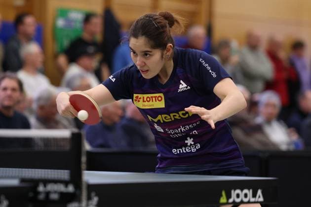 2025.03.01 Tischtennis Damen 1. Bundesliga TSV 1909 Langstadt - TTC 1946 Weinheim v.l., Franziska Schreiner (TSV Langstadt Tischtennis Damen 1.Bundesliga) spielt eine Rückhand.