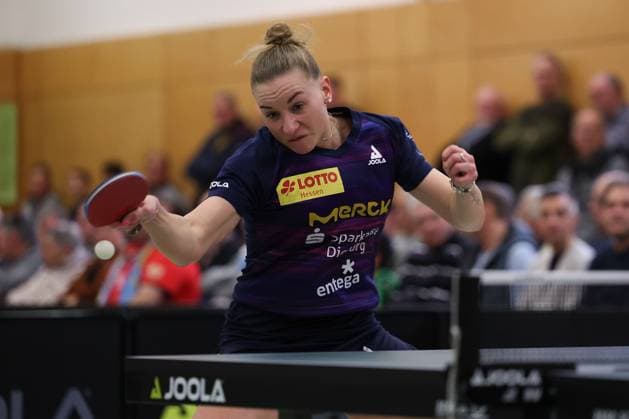 2025.03.01 Tischtennis Damen 1. Bundesliga TSV 1909 Langstadt - TTC 1946 Weinheim v.l., Chantal Mantz (TSV Langstadt Tischtennis Damen 1.Bundesliga) spielt eine Vorhand.