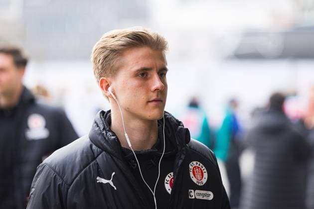 Fußball I Herren I Saison 2024-2025 I Bundesliga I 24. Spieltag I FC St. Pauli - Borussia Dortmund I 01.03.2025 Erik Ahlstrand (20, FC St. Pauli) im Fokus. Hamburg Millerntor-Stadion Hamburg Deutschland Copyright: xLobecax xHenningxRohlfsx