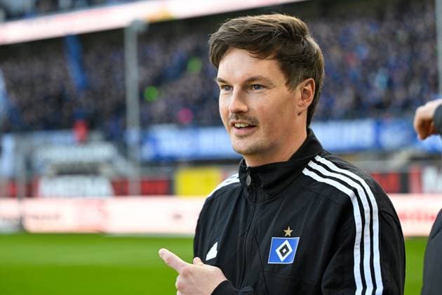 Paderborn, Home Deluxe Arena, 02.03.25, GER, Herren, 2.Bundesliga, Saison 2024-2025, SC Paderborn 07 - Hamburger SV Bild: Trainer Merlin POLZIN (Hamburg) DFL regulations prohibit any use of photographs as image sequences and or quasi-video. NRW Deutschland