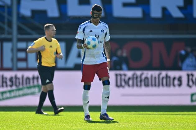 Paderborn, Home Deluxe Arena, 02.03.25, GER, Herren, 2.Bundesliga, Saison 2024-2025, SC Paderborn 07 - Hamburger SV Bild: Davie SELKE (Hamburg) unzufrieden nach dem Tor zum 1:0 DFL regulations prohibit any use of photographs as image sequences and or quasi-video. NRW Deutschland