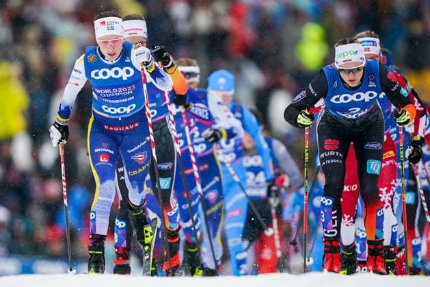 Bilder des Jahres 2025, Sport 03 M?rz Sport Themen der Woche KW09 Sport Bilder des Tages Ski-VM 2025 Trondheim 20250302. Ebba Andersson fra Sverige (t.v.) og Victoria Carl fra Tyskland (t.h.) under langrenn skiathlon 20 km med skibytte (10+10) for kvinner under VM Trondheim 2025 i Granasen. Foto: Gorm Kallestad NTB Trondheim Norge EDITORIAL USE ONLY. RESTRICTED USE FOR BETTING COMPANIES Ref:_SPO3JVM-5sBCPQ.jpg *** World Ski Championships 2025 Trondheim 20250302 Ebba Andersson from Sweden on the left and Victoria Carl from Germany on the right during the womens cross-country skiathlon 20 km with ski change 10 10 during the World Championships Trondheim 2025 in Granasen Photo Gorm Kallestad NTB Trondheim Norway EDITORIAL USE ONLY RESTRICTED USE FOR BETTING COMPANIES  Copyright: xGormxKallestadx xNTBx