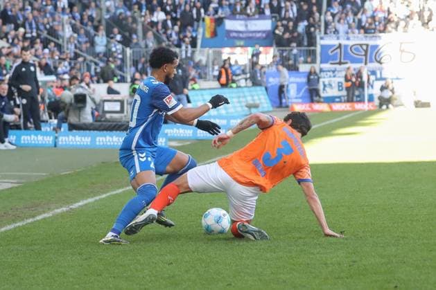 02.03.2025, xgox, Fussball 2. Bundesliga, 1. FC Magdeburg - SV Darmstadt 98 emspor, v.l. Xavier Amaechi (Magdeburg, 20), Guille Bueno (Darmstadt, 3) Zweikampf, Duell, Kampf, tackle (DFL DFB REGULATIONS PROHIBIT ANY USE OF PHOTOGRAPHS as IMAGE SEQUENCES and or QUASI-VIDEO) Magdeburg