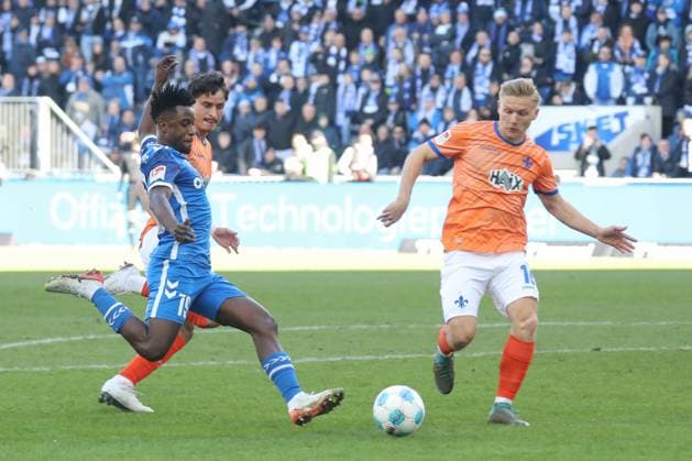 02.03.2025, xgox, Fussball 2. Bundesliga, 1. FC Magdeburg - SV Darmstadt 98 emspor, v.l. Lubambo Musonda (Magdeburg), Andreas Mueller (Müller, Darmstadt, 16) (DFL DFB REGULATIONS PROHIBIT ANY USE OF PHOTOGRAPHS as IMAGE SEQUENCES and or QUASI-VIDEO) Magdeburg