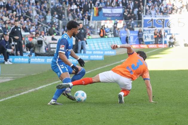02.03.2025, xgox, Fussball 2. Bundesliga, 1. FC Magdeburg - SV Darmstadt 98 emspor, v.l. Xavier Amaechi (Magdeburg, 20), Guille Bueno (Darmstadt, 3) Zweikampf, Duell, Kampf, tackle (DFL DFB REGULATIONS PROHIBIT ANY USE OF PHOTOGRAPHS as IMAGE SEQUENCES and or QUASI-VIDEO) Magdeburg
