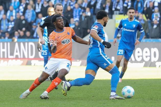 02.03.2025, xgox, Fussball - 2.Bundesliga, 1.FC Magdeburg - SV Darmstadt 98 emspor, v.l. Merveille Papela (Darmstadt, 21), Xavier Amaechi (Magdeburg, 20) Zweikampf, Duell, Kampf, tackle (DFL DFB REGULATIONS PROHIBIT ANY USE OF PHOTOGRAPHS as IMAGE SEQUENCES and or QUASI-VIDEO) Magdeburg
