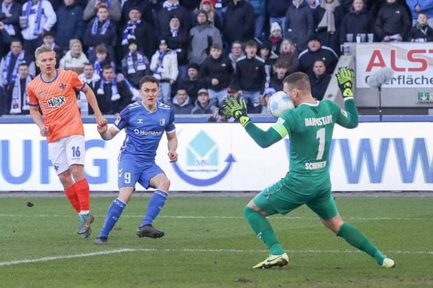 02.03.2025, xgox, Fussball - 2.Bundesliga, 1.FC Magdeburg - SV Darmstadt 98 emspor, v.l. Martijn Kaars (Magdeburg, 9) Torschuss, schiesst den Ball aufs Tor, Schuss (DFL DFB REGULATIONS PROHIBIT ANY USE OF PHOTOGRAPHS as IMAGE SEQUENCES and or QUASI-VIDEO) Magdeburg