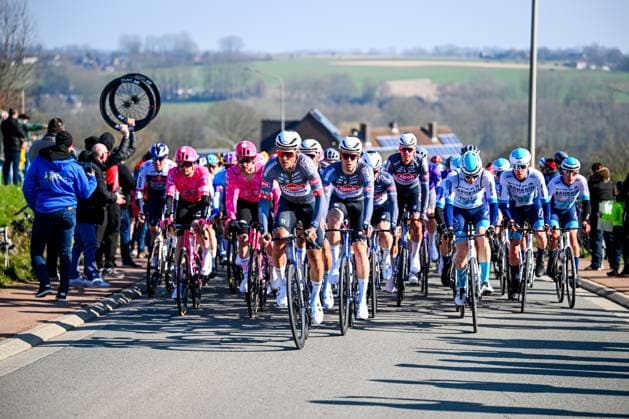 The pack of riders pictured in action during the Kuurne-Brussels-Kuurne one day cycling race, 196,9 km from Kuurne to Kuurne via Brussels, Sunday 02 March 2025. POOLxTOMASxSISK  x114004092x