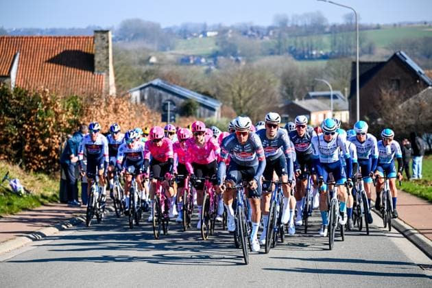 The pack of riders pictured in action during the Kuurne-Brussels-Kuurne one day cycling race, 196,9 km from Kuurne to Kuurne via Brussels, Sunday 02 March 2025. POOLxTOMASxSISK  x114004118x