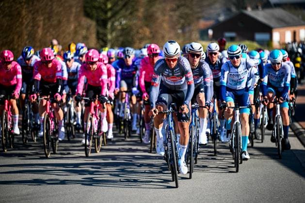 The pack of riders pictured in action during the Kuurne-Brussels-Kuurne one day cycling race, 196,9 km from Kuurne to Kuurne via Brussels, Sunday 02 March 2025. POOLxTOMASxSISK  x114004156x