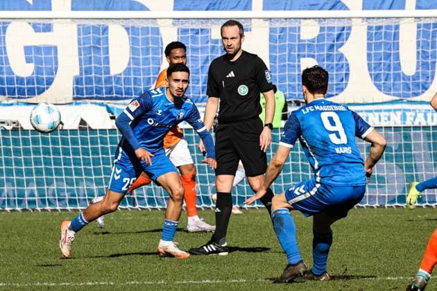 Livan Burcu (l.,1. FC Magdeburg,29) und Martijn Kaars (1. FC Magdeburg,9) - 2. Fußball Bundesliga Saison 2024-2025 1. FC Magdeburg vs. SV Darmstadt 98 in der Avnet Arena in Magdeburg - Aktion,Fußball,Mann,Männer,Deutschland,02.03.2025